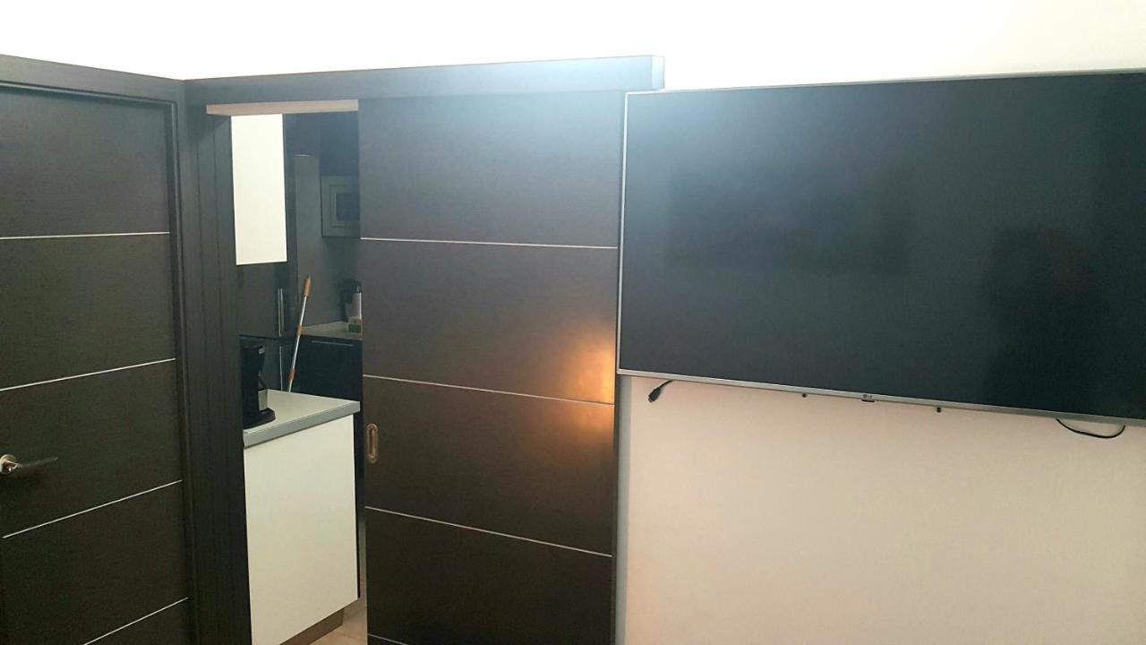 شقة Deluxe Seaview-Sunsets !Transfe-R Inc! Pool,2Aircond,2Tv65",600Mb Dishwasher,,2 Beaches,Anfi-View باتالاباكا المظهر الخارجي الصورة