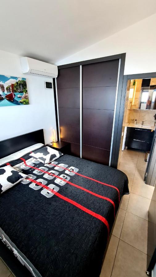 شقة Deluxe Seaview-Sunsets !Transfe-R Inc! Pool,2Aircond,2Tv65",600Mb Dishwasher,,2 Beaches,Anfi-View باتالاباكا المظهر الخارجي الصورة