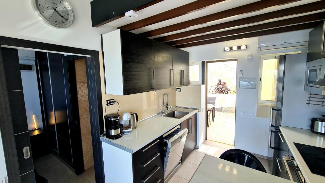 شقة Deluxe Seaview-Sunsets !Transfe-R Inc! Pool,2Aircond,2Tv65",600Mb Dishwasher,,2 Beaches,Anfi-View باتالاباكا المظهر الخارجي الصورة